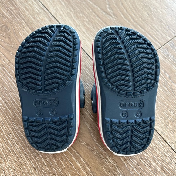 Kids' Crocband Crocs size C4 - Navy Blue with Red Stripe - Picture 6 of 6